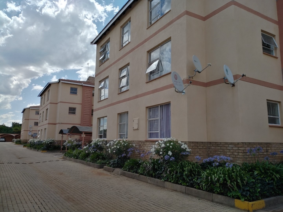 To Let 1 Bedroom Property for Rent in Kannoniers Park North West